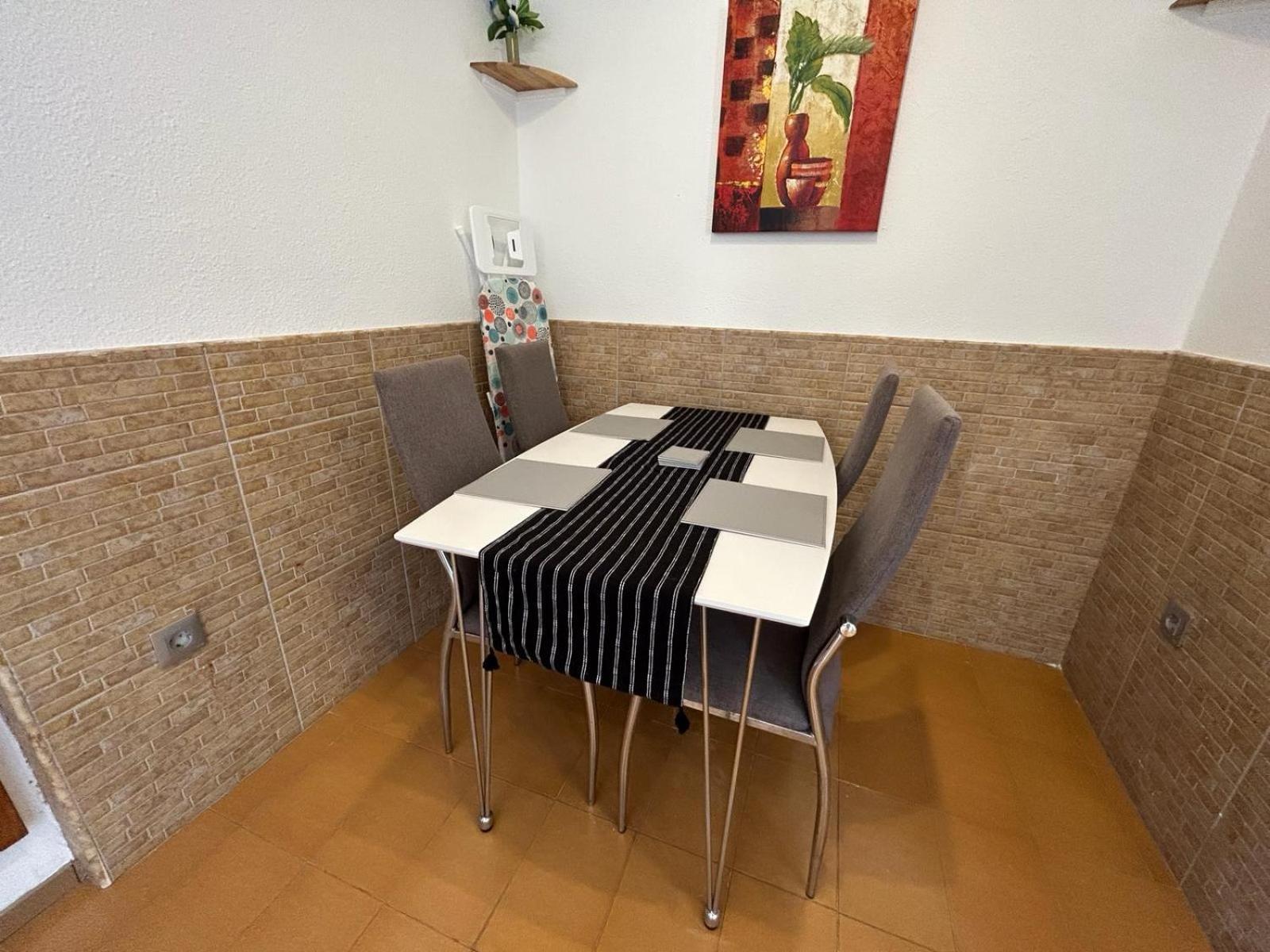 קלטה דה פוסטה Lovely Newly Refurbished 1 Bedroom Flat Minutes From Sandy Beach,Private Terrace מראה חיצוני תמונה